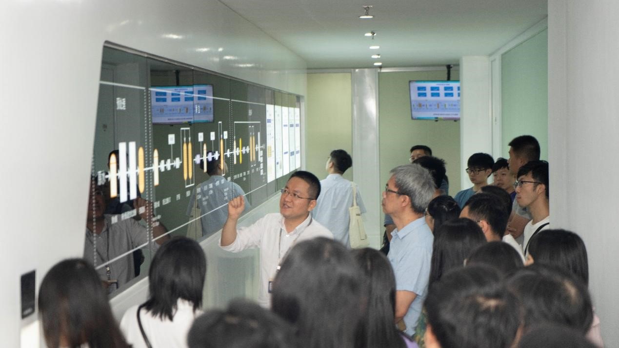 澳门历史教师国情研修班莅临yp街机电子科技参观考察