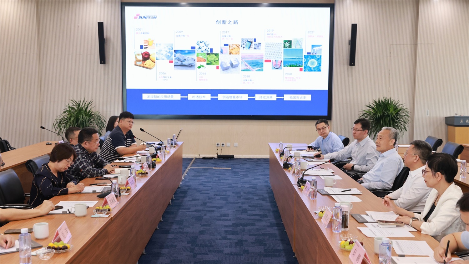 四川大学校长汪劲松一行莅临yp街机电子科技参观交流